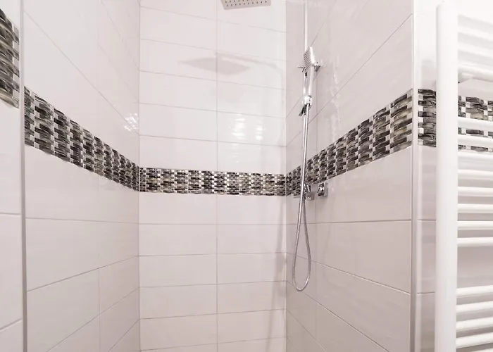 Pensionat Executive Double With En-suite In Centre R4