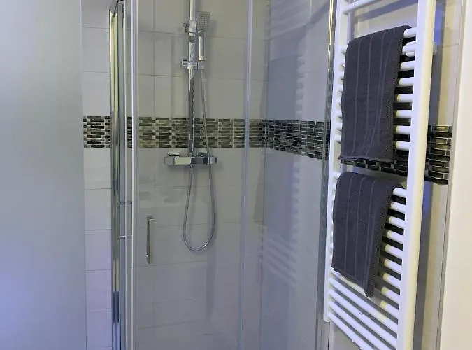 Executive Double With En-suite In Centre R4