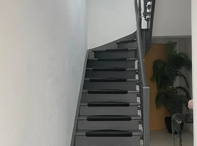 ゲストハウス Executive Double With En-suite In Centre R4 3*