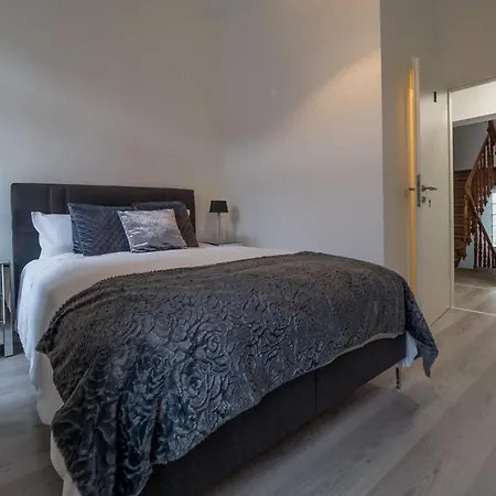Guest house Executive Double With En-suite In Centre R4